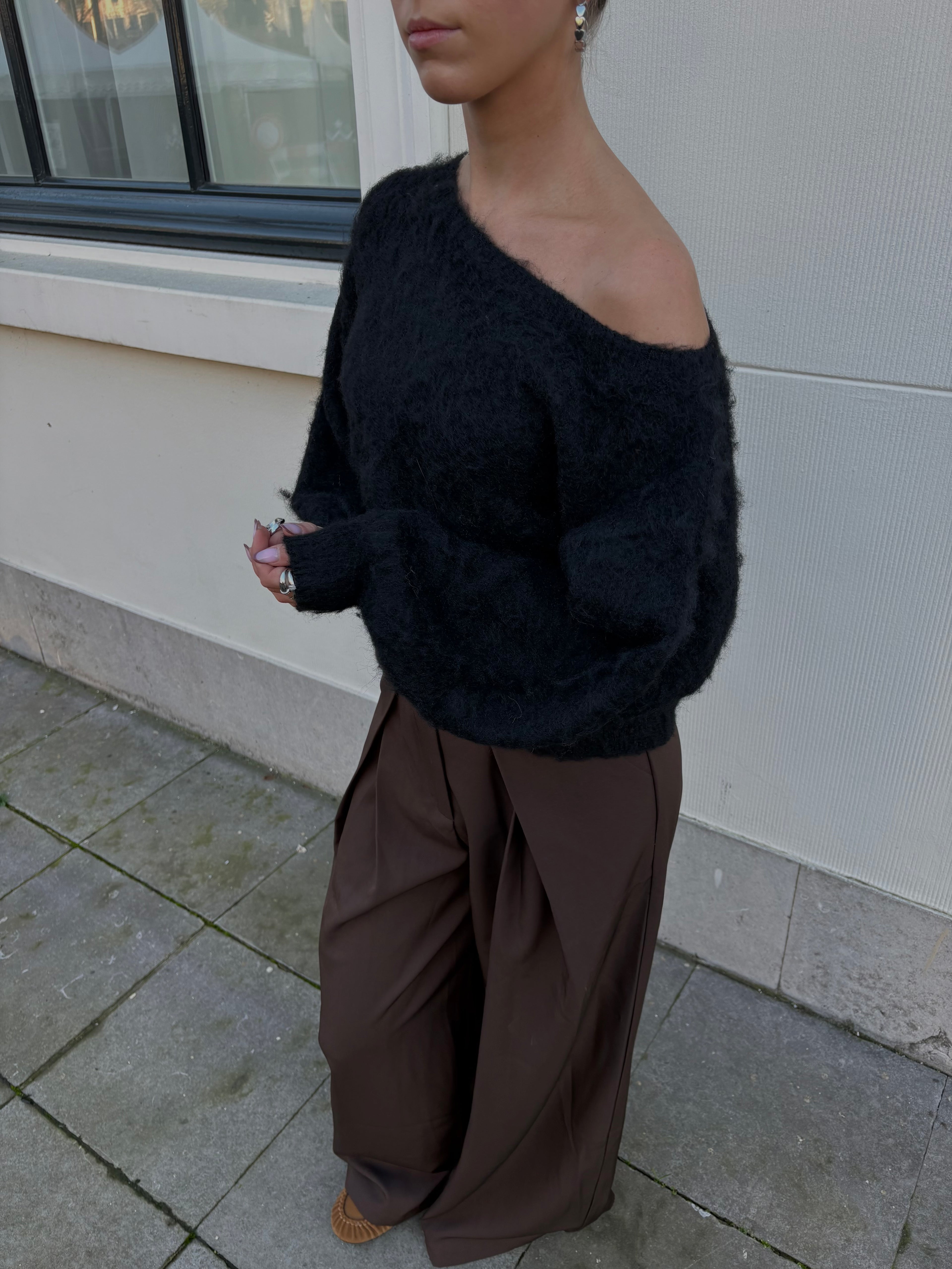 Lola one shoulder knit black